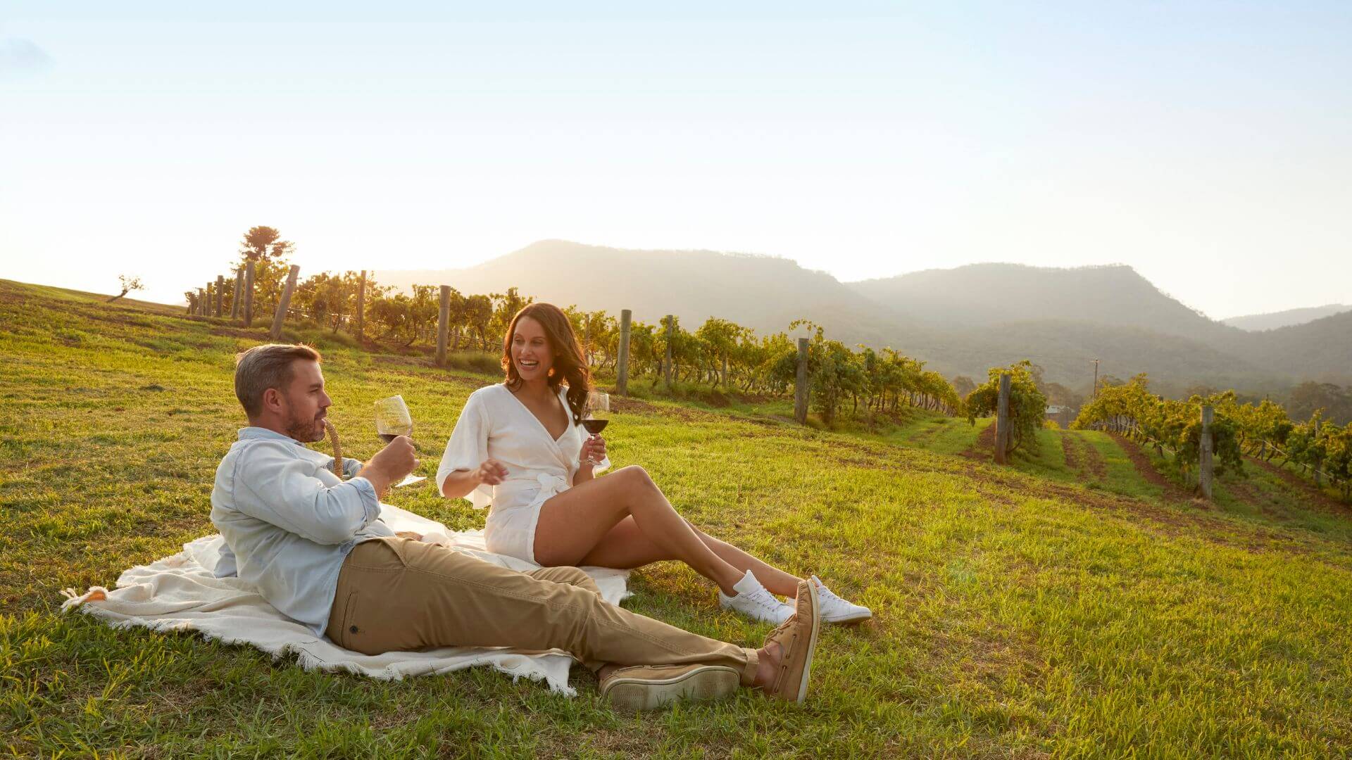 couple-enjoying-romantic-picnic-hunter-valley